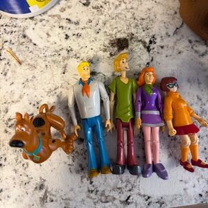 Scooby-Doo Action Figure Set with Velma, Daphne, Shaggy, Fred, and Scooby